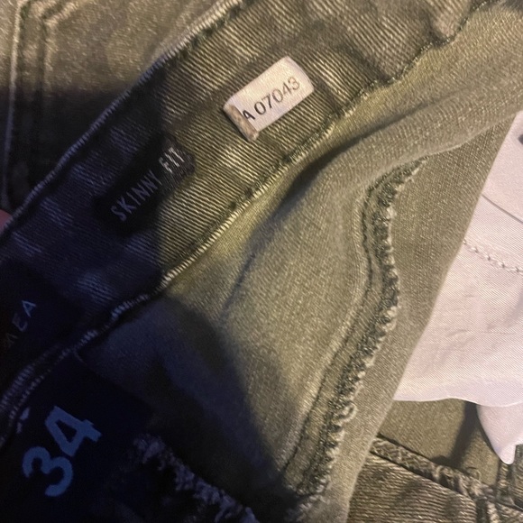 Jeans - Picture 3 of 3